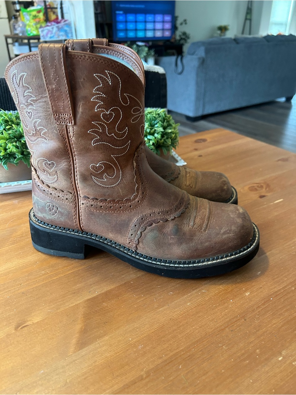 ARIAT FATBABY SADDLE IN
BROWN WHITE Woman's Size 11